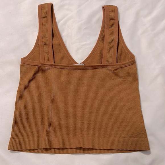 Caramel colored ribbed crop tank - Picture 2 of 2